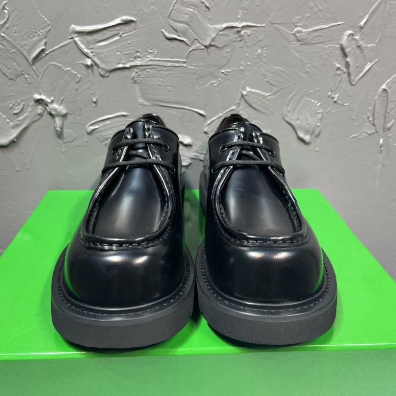 bo*te*ga Ve*ne*ta leather shoes